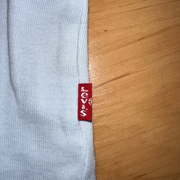 Levi’s long sleeve graphic tee - Picture 4 of 6